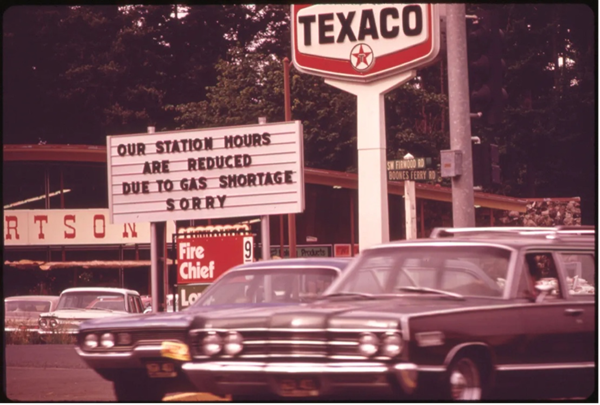 Photo from the National Archives showing a 1970s scene associated with the oil crisis.